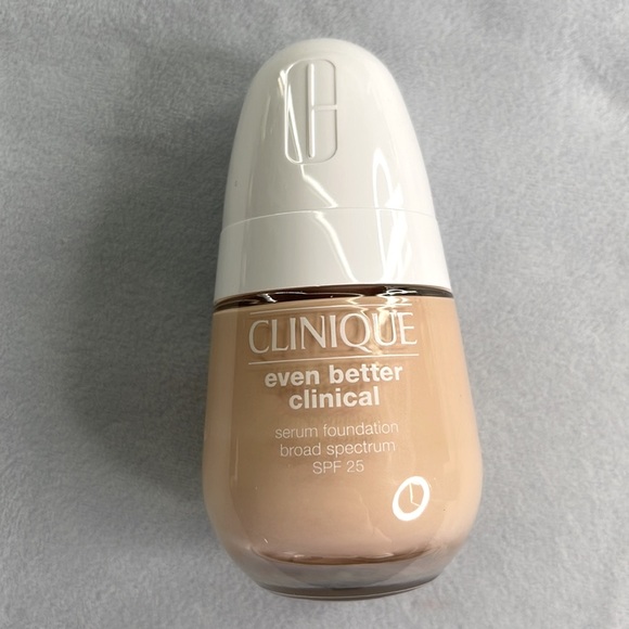 🎨 CLINIQUE | EVEN BETTER CLINICAL FOUNDATION - Picture 2 of 8